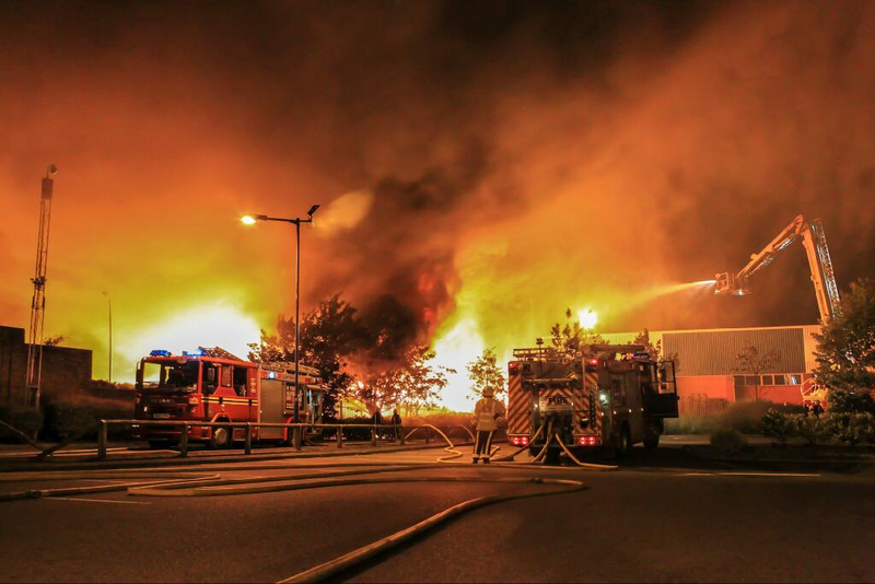 Illustration for article titled Stunning Photos: Raging Fire Fed by 55,000 Tons of Plastic and Paper